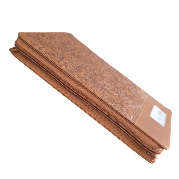 🦋LAST ONE Embossed FAUX Leather Zip Journal - Picture 6 of 13